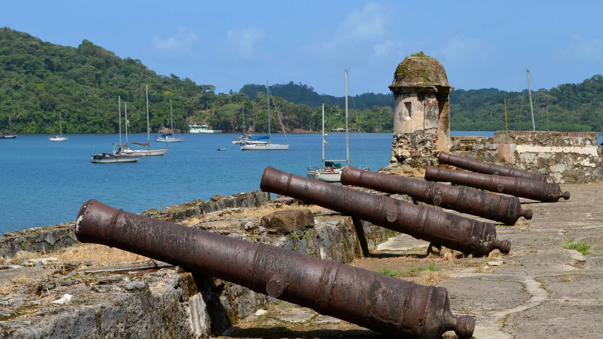 Las fortificaciones coloniales sobre la bahía de Portobelo, Panamá